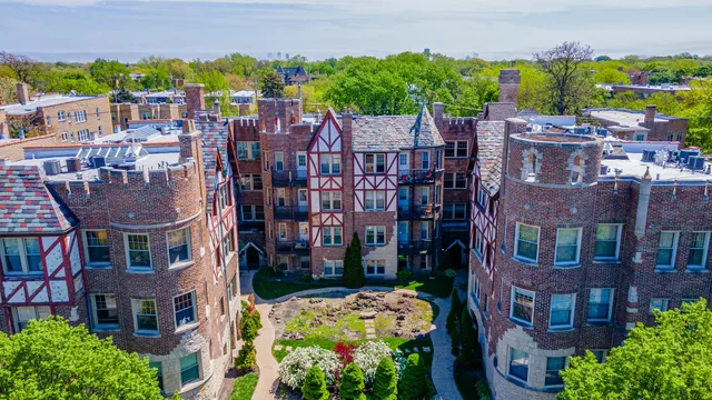 $215,000 | 5717 North Kimball Avenue, Unit 2N, Chicago, IL 60659