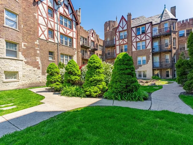 $215,000 | 5717 North Kimball Avenue, Unit 2N, Chicago, IL 60659