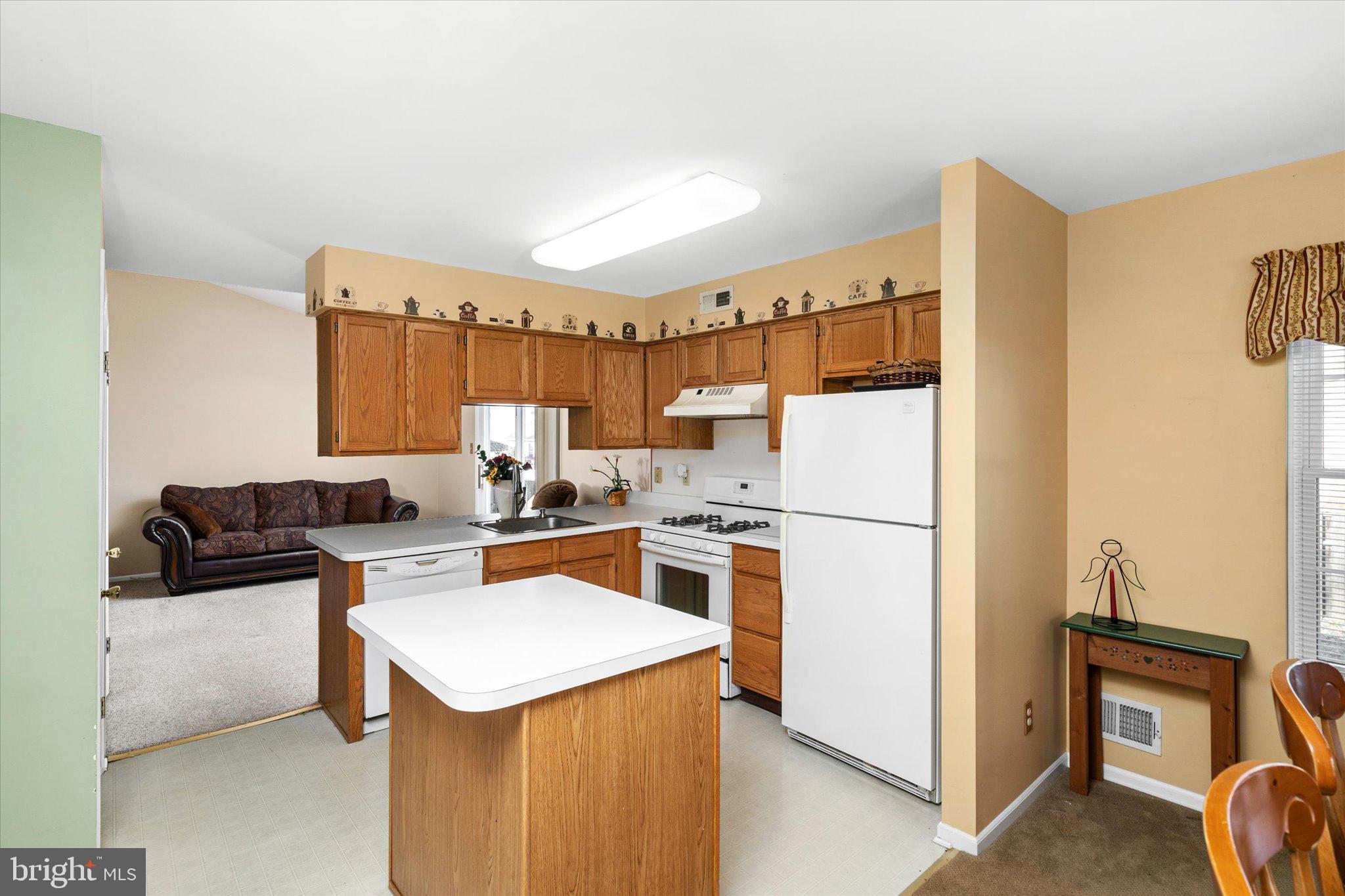 8 Sunflower Lane Hamilton, NJ 08620 - Photo 12 of 49