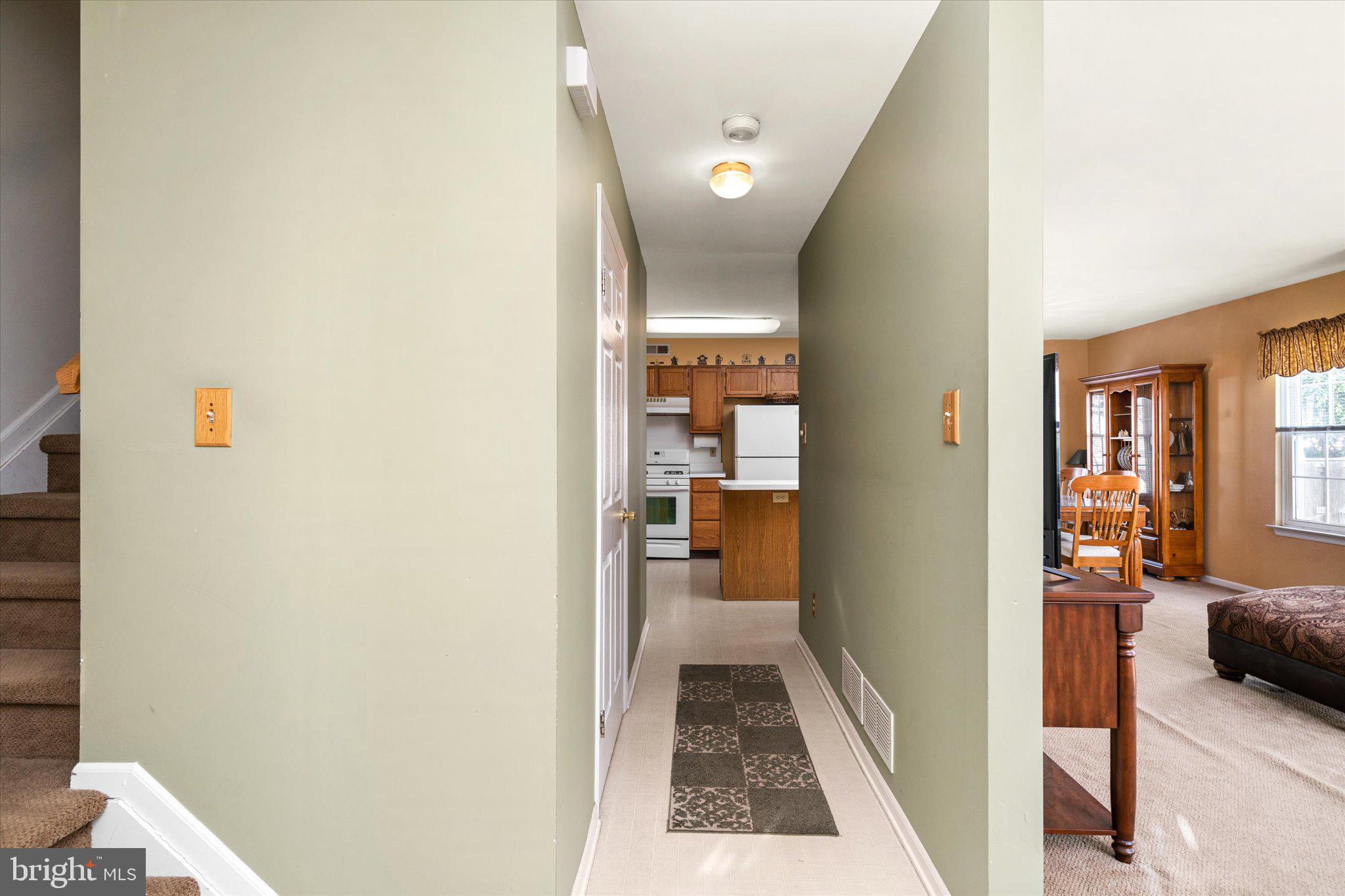 8 Sunflower Lane Hamilton, NJ 08620 - Photo 5 of 49