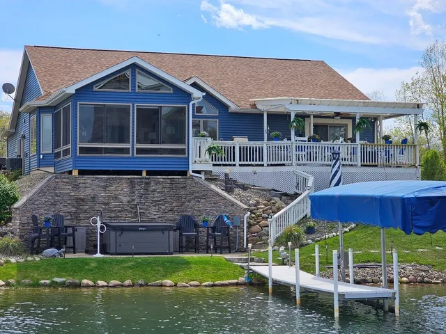 $594,900 | 255 Lane 270 Hamilton Lake, Hamilton, IN 46742