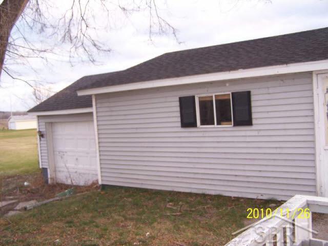 1761 South Huron Road Kawkawlin, MI 48631 - Photo 2 of 3 20062132-1.JPG