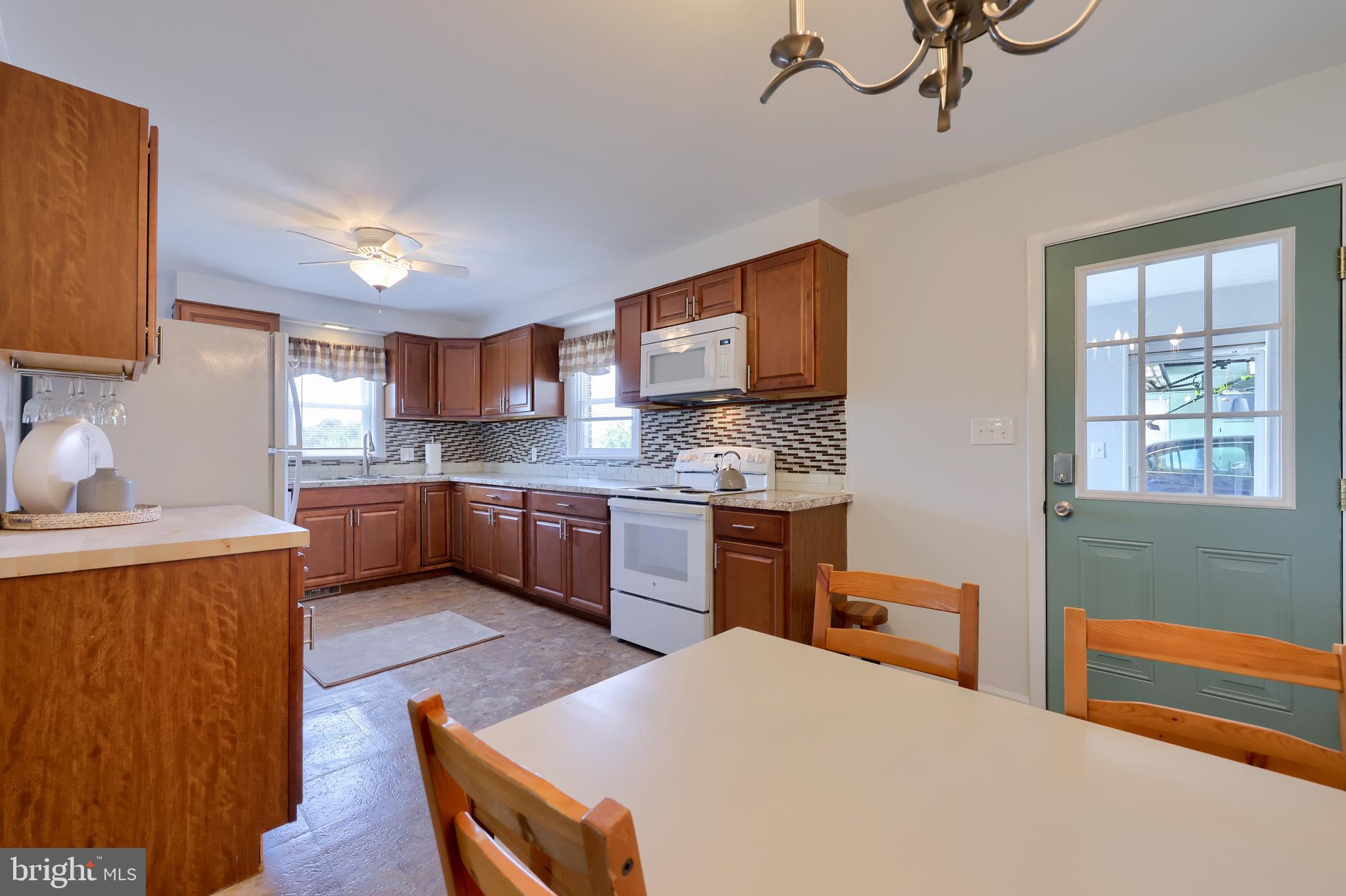 6670 Pine Road Thomasville, PA 17364 - Photo 8 of 31 Gallery Image 8