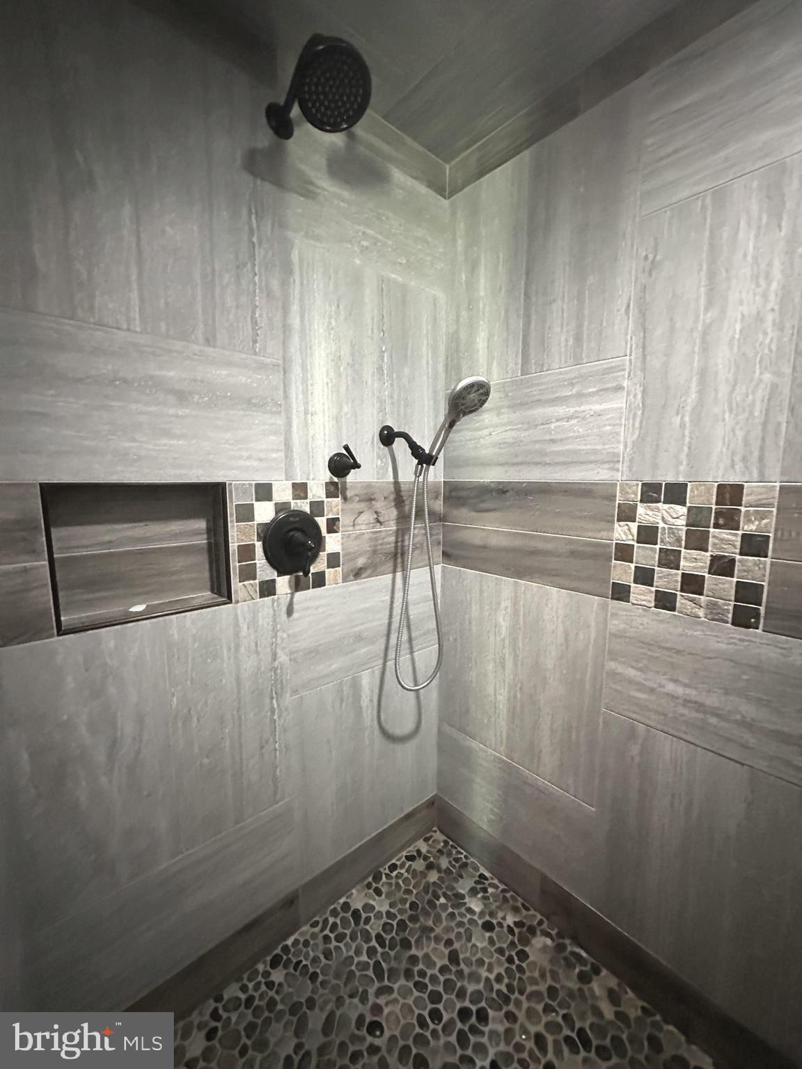 3720 Basford Road Frederick, MD 21703 - Photo 25 of 38 a room with a washing machine and cabinets