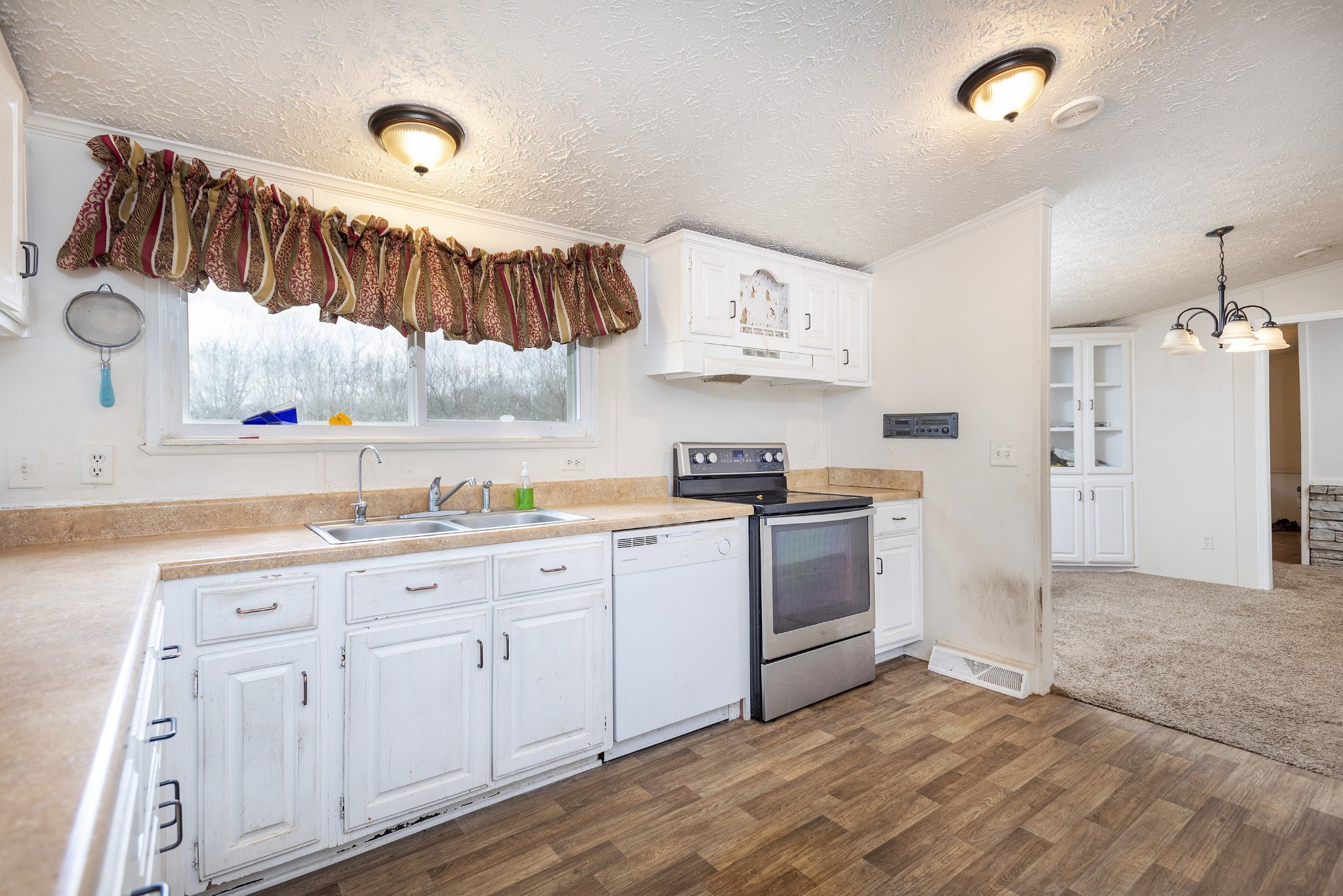 4936 Youngville Road Springfield, TN 37172 - Photo 6 of 20 a kitchen with cabinets and window