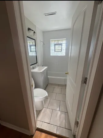 $1,450 | 18446 Torrence Avenue, Unit 2E, Lansing, IL 60438