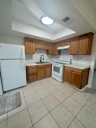 $1,995 | 337 Southeast 12th Avenue, Unit AB, Pompano Beach, FL 33060