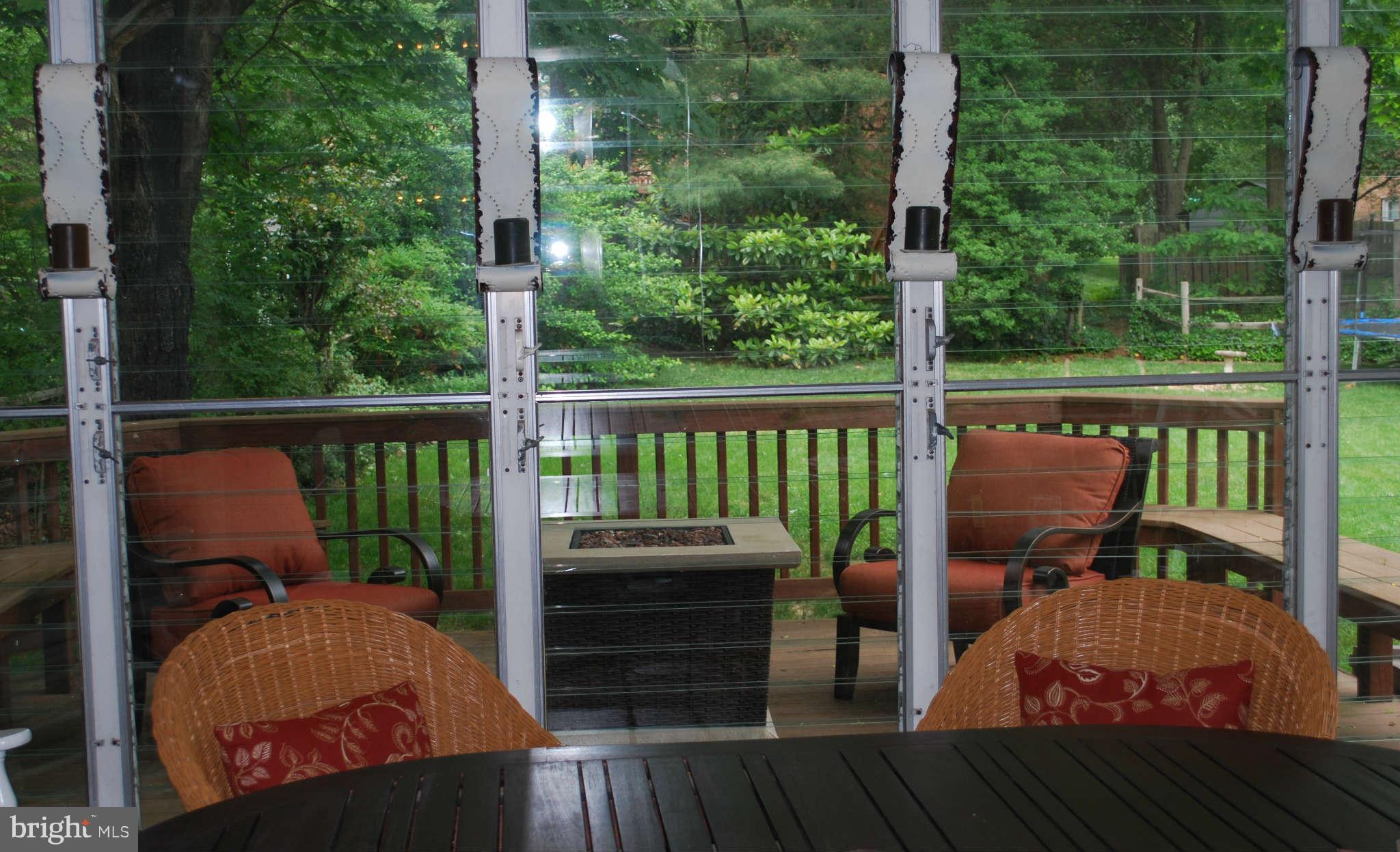 7609 Range Road Alexandria, VA 22306 - Photo 19 of 30 Overlooks Nice Trex Deck