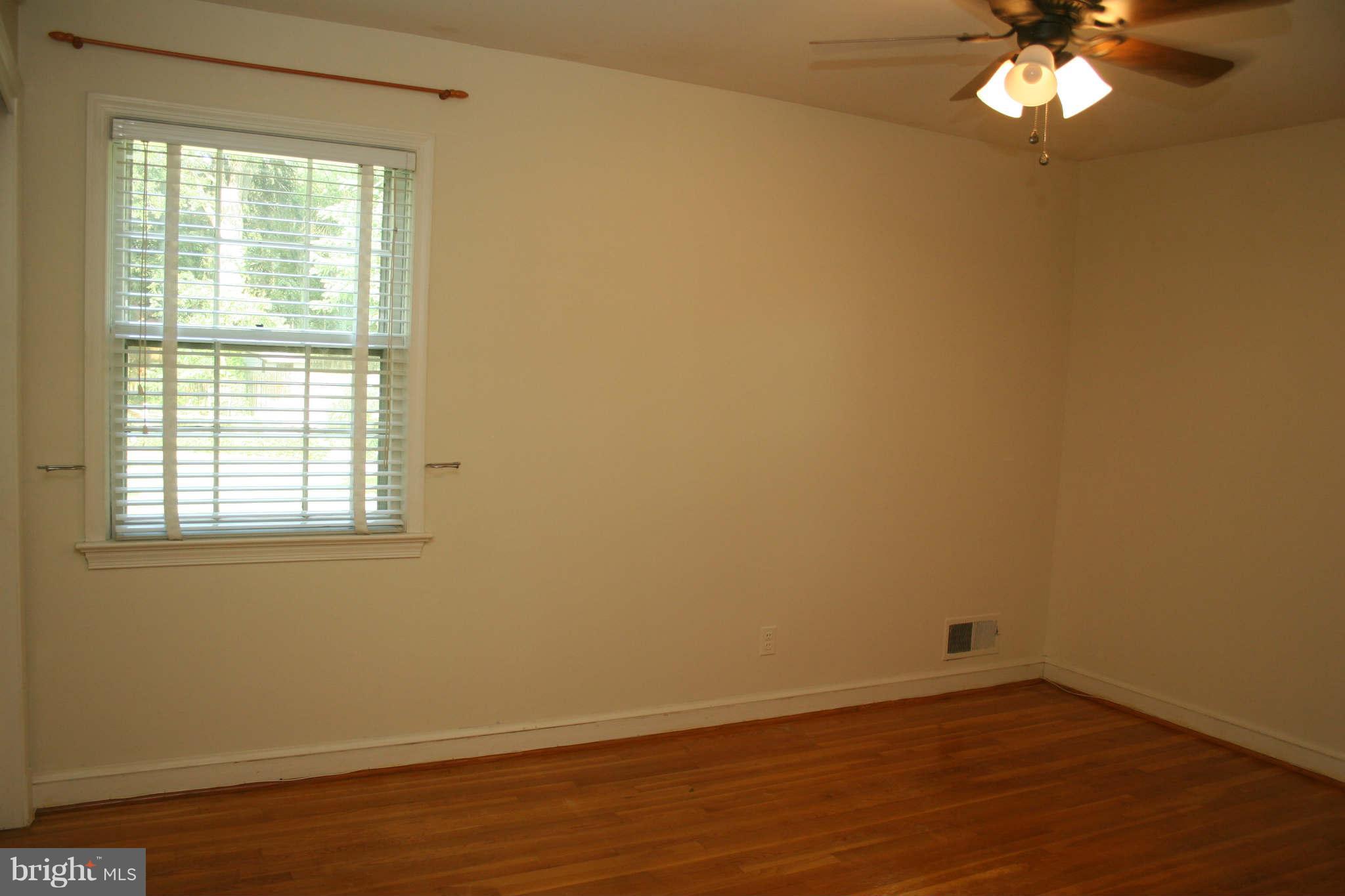 7609 Range Road Alexandria, VA 22306 - Photo 8 of 30 Freshly Painted Master!