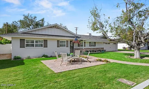 a black and white photo of a floor plan