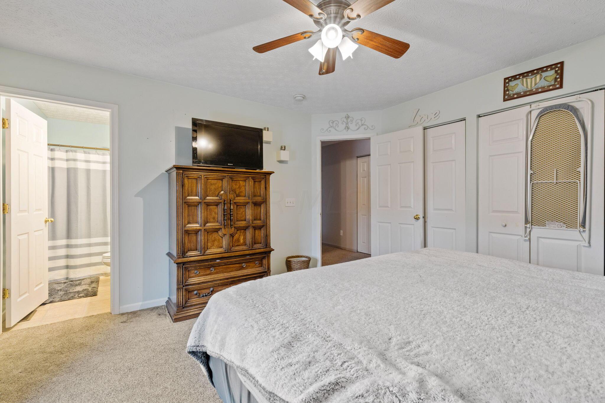 2574 Ridgeway Avenue Lancaster, OH 43130 - Photo 18 of 39 Owner Suite - 2574 Ridgeway Avenue, Lancaster, OH 43130