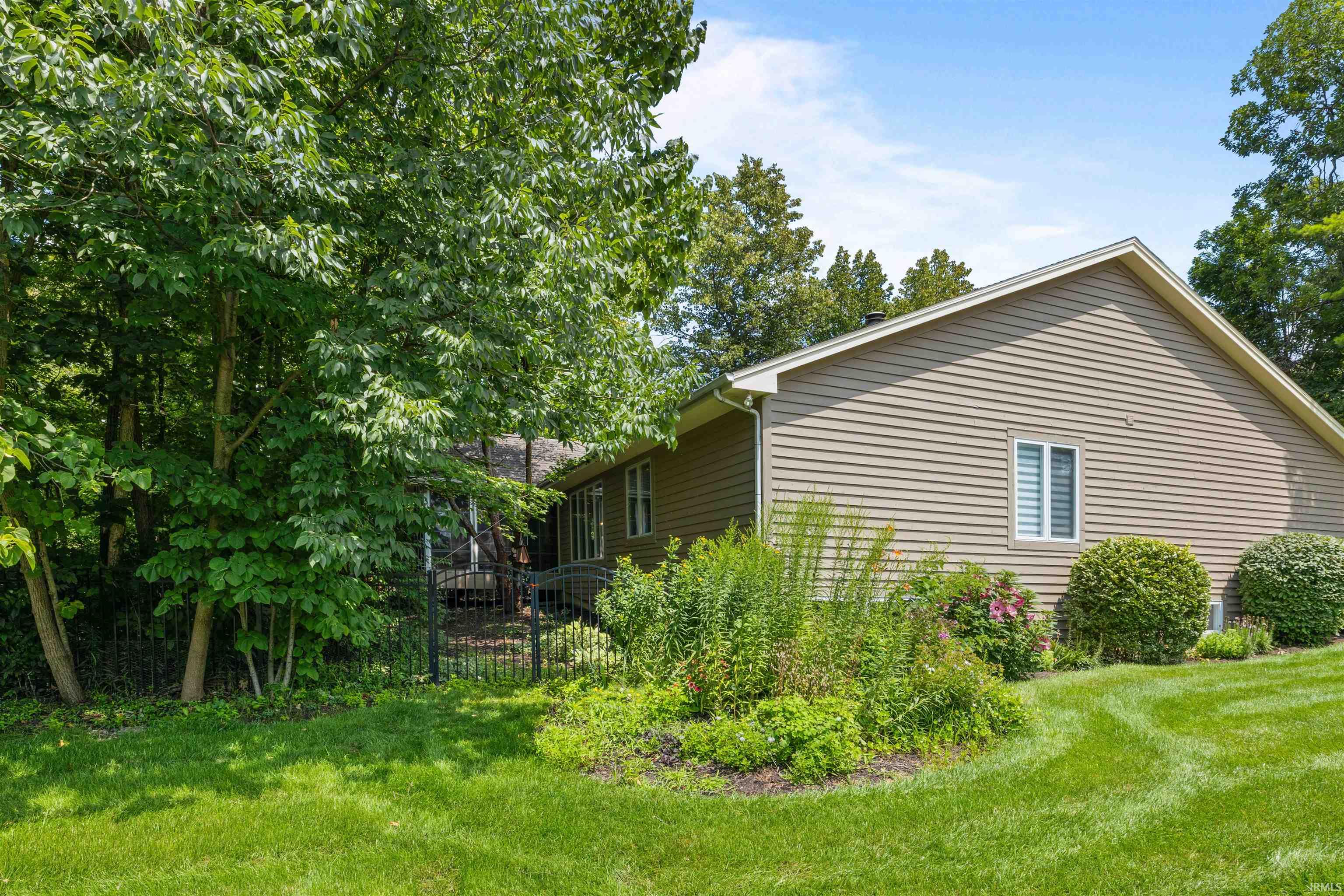 1634 Spring Cress Road Fort Wayne, IN 46814 - Photo 4 of 33