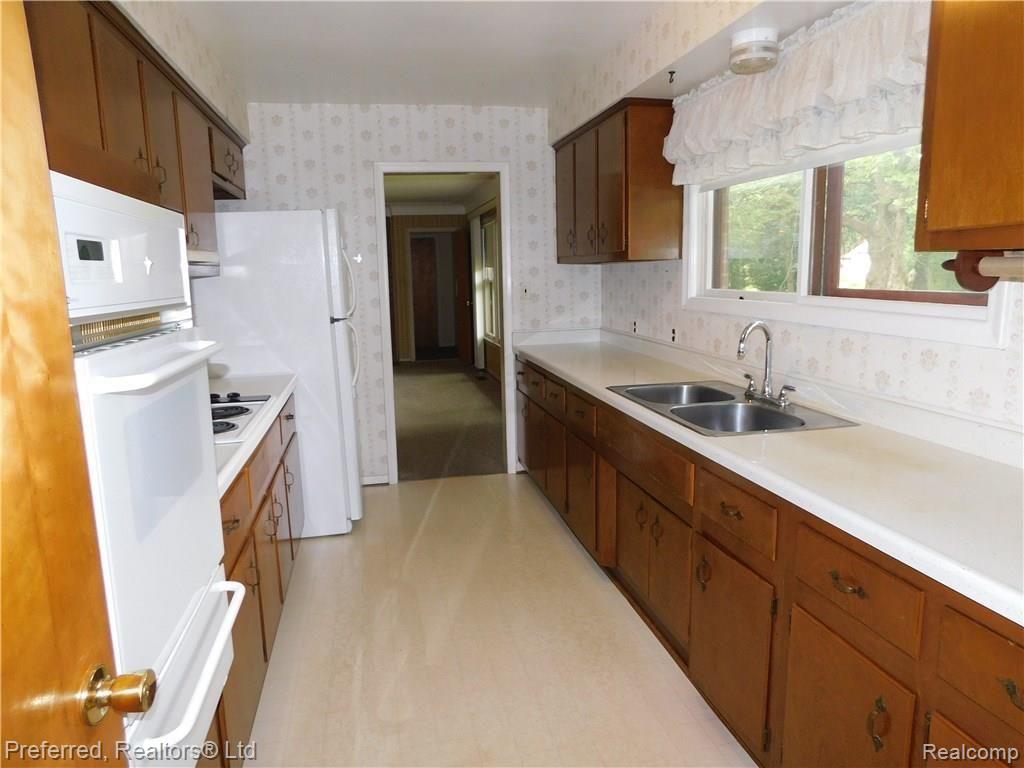 25408 Farmbrook Road Southfield, MI 48034 - Photo 22 of 74 DSCN0145.JPG