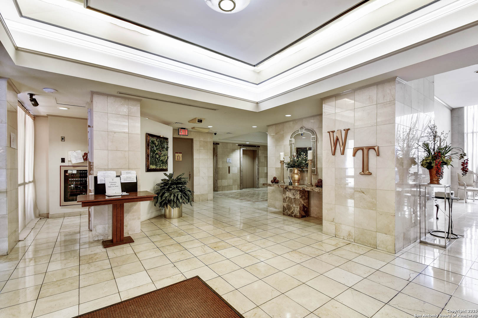 7701 Wurzbach Road, Unit 405 San Antonio, TX 78229 - Photo 24 of 42 a living room filled with furniture