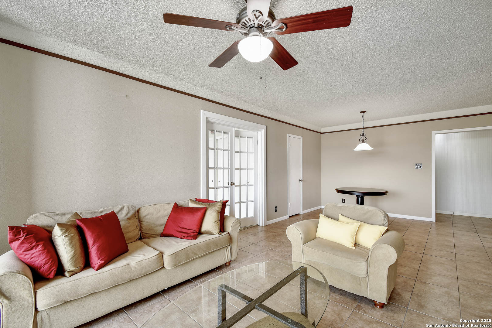7701 Wurzbach Road, Unit 405 San Antonio, TX 78229 - Photo 3 of 42 a living room with furniture and a ceiling fan