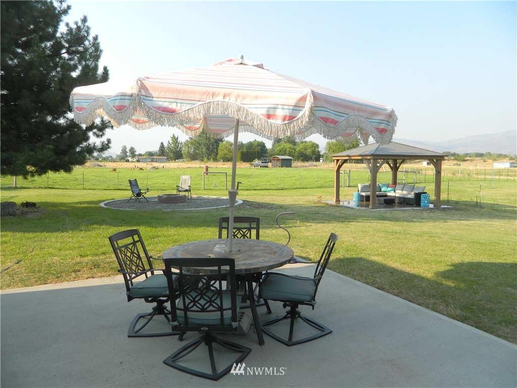 41 Miller Road Omak, WA 98841 - Photo 15 of 27 a view of a swimming pool and outdoor space