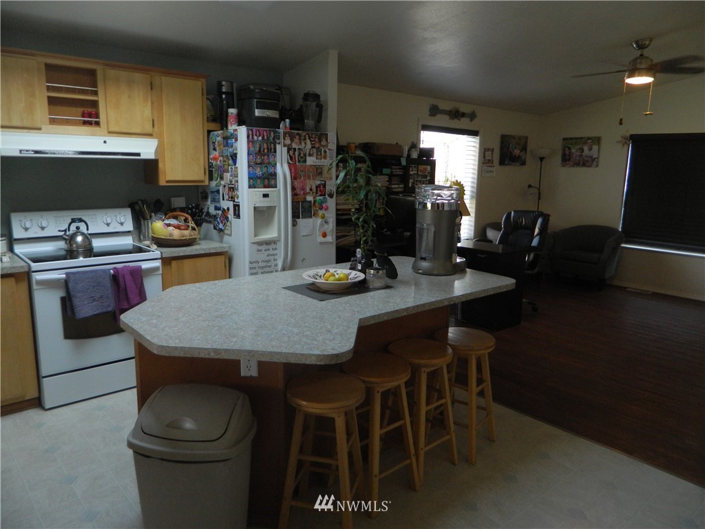 41 Miller Road Omak, WA 98841 - Photo 18 of 27 a kitchen with a table chairs and microwave