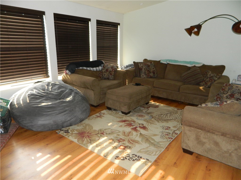 41 Miller Road Omak, WA 98841 - Photo 20 of 27 a living room with furniture and window