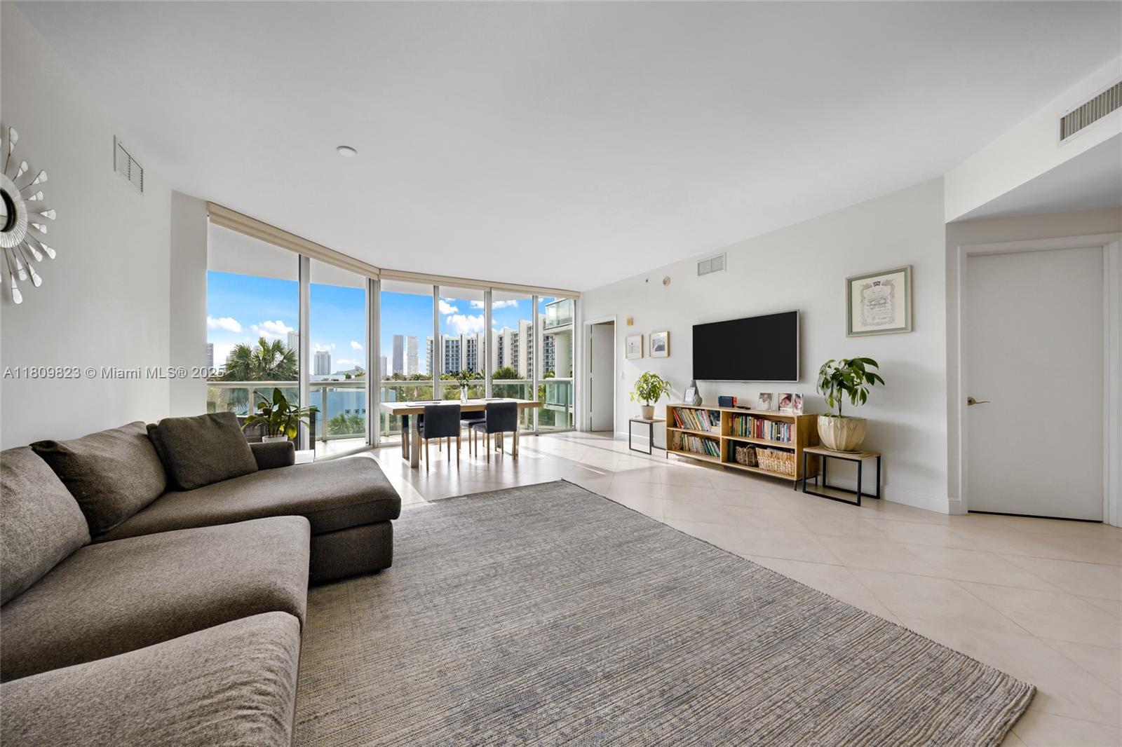 3131 Northeast 188th Street, Unit 2506 Aventura, FL 33180 - Photo 12 of 38