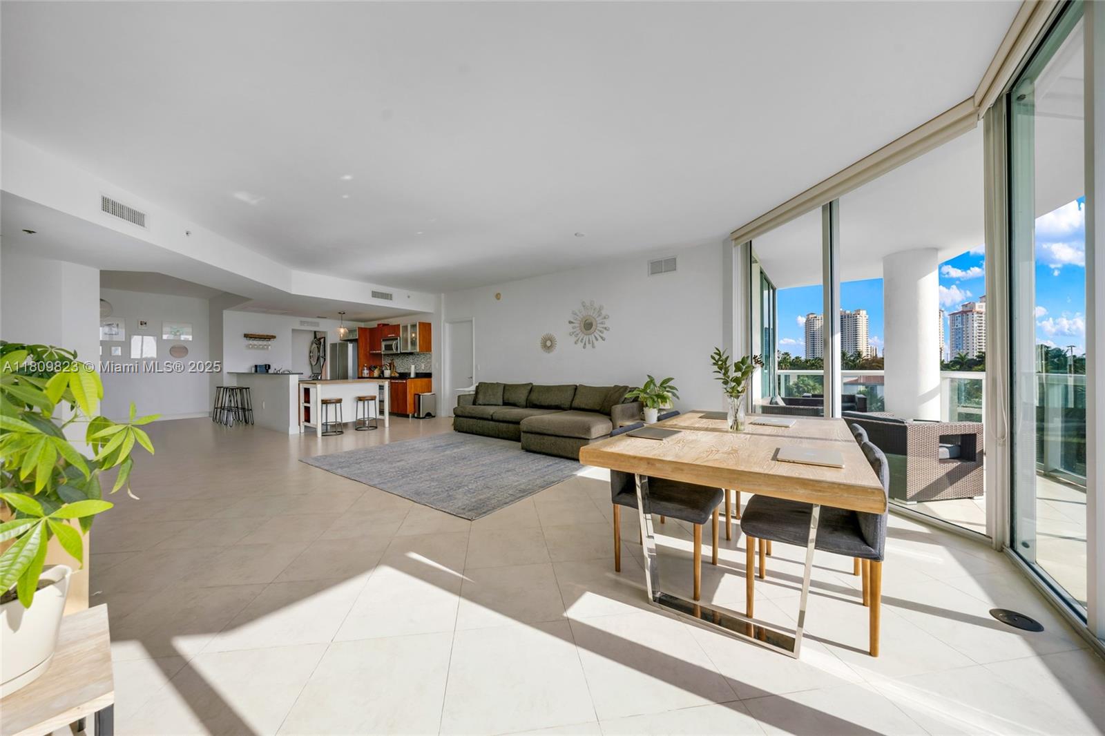 3131 Northeast 188th Street, Unit 2506 Aventura, FL 33180 - Photo 19 of 38