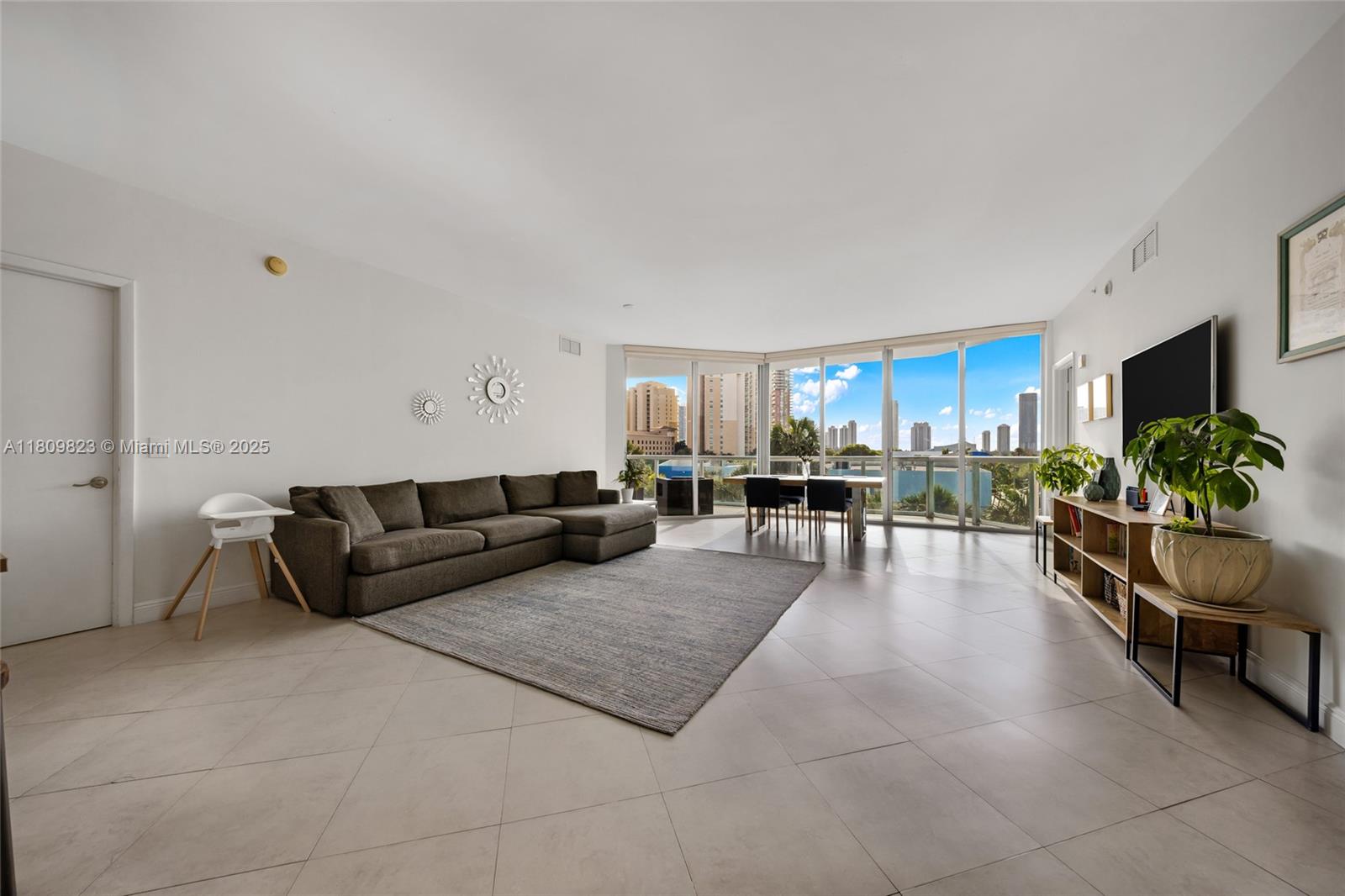 3131 Northeast 188th Street, Unit 2506 Aventura, FL 33180 - Photo 3 of 38