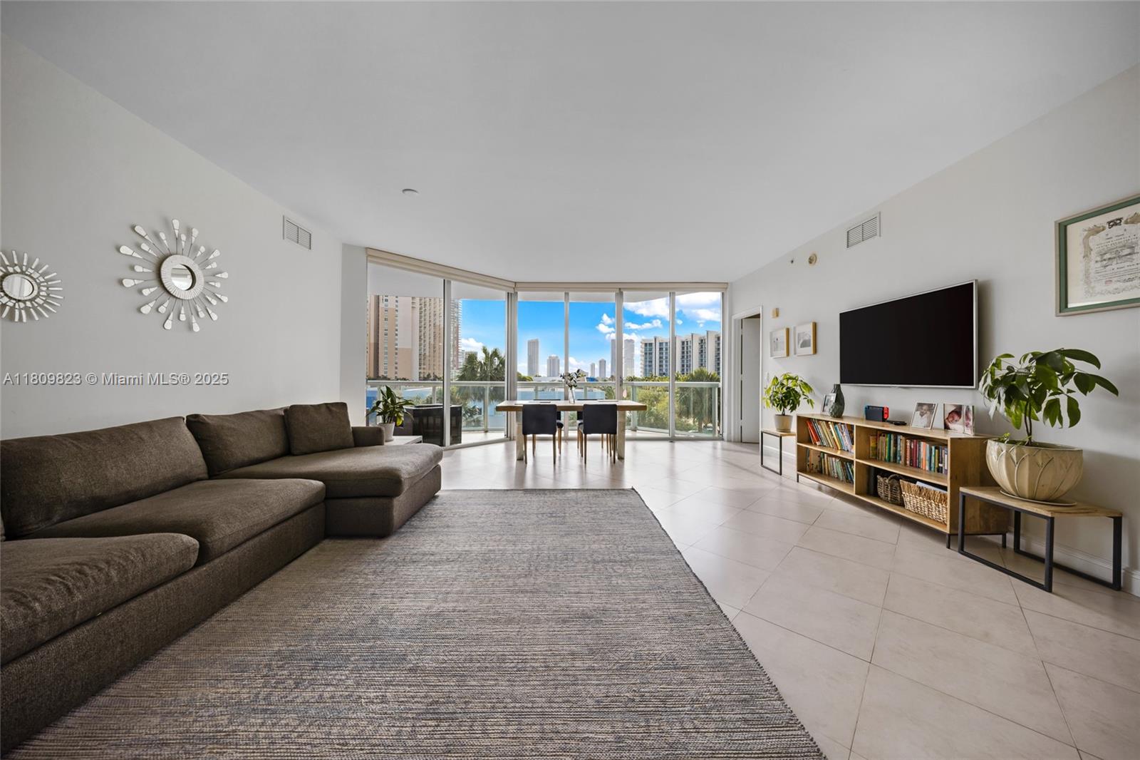 3131 Northeast 188th Street, Unit 2506 Aventura, FL 33180 - Photo 5 of 38