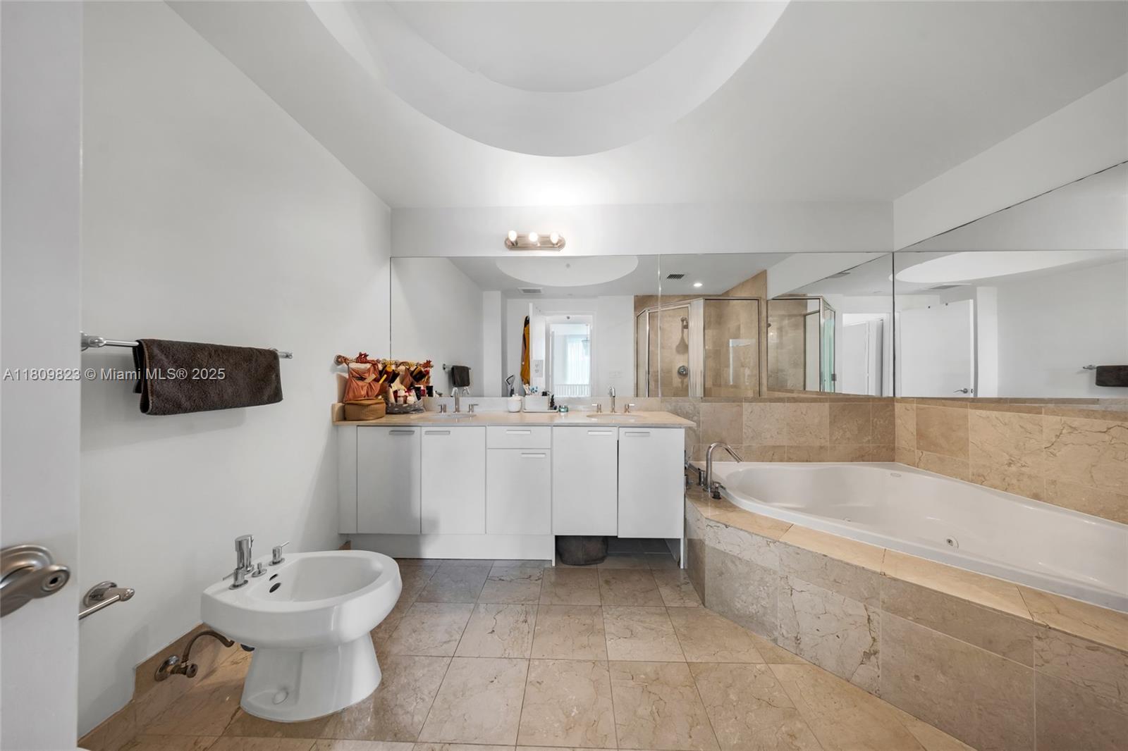 3131 Northeast 188th Street, Unit 2506 Aventura, FL 33180 - Photo 10 of 38