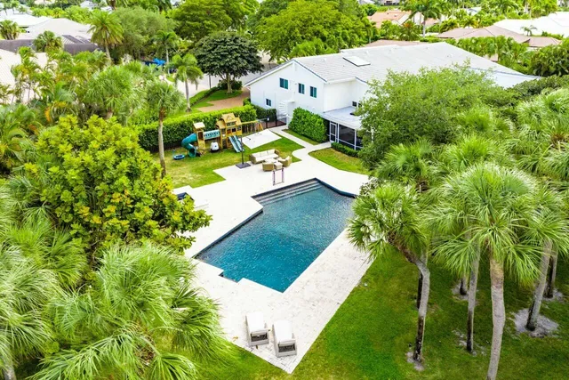 a view of a garden with a tree