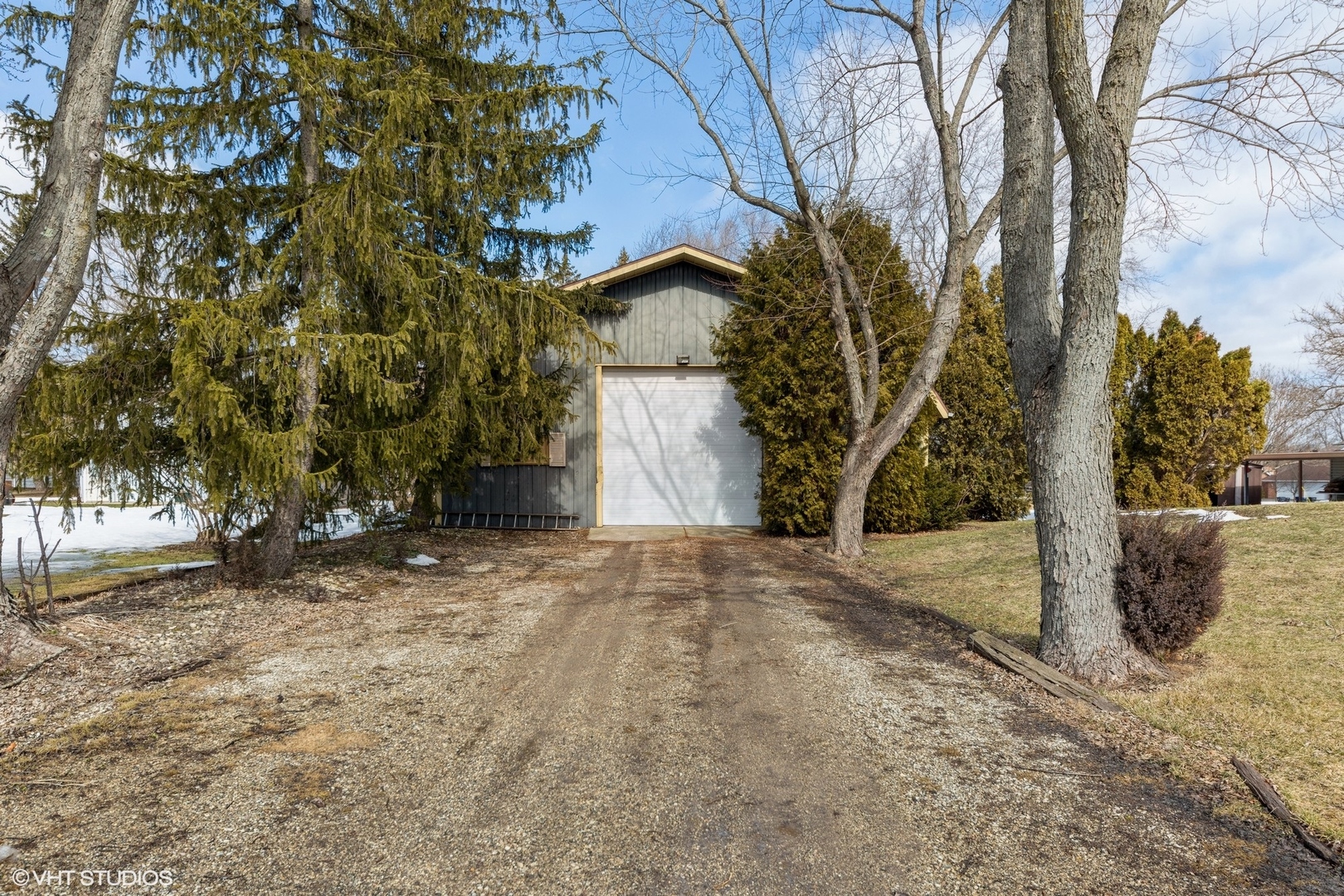 5666 West Victor Lane Libertyville, IL 60048 - Photo 2 of 13