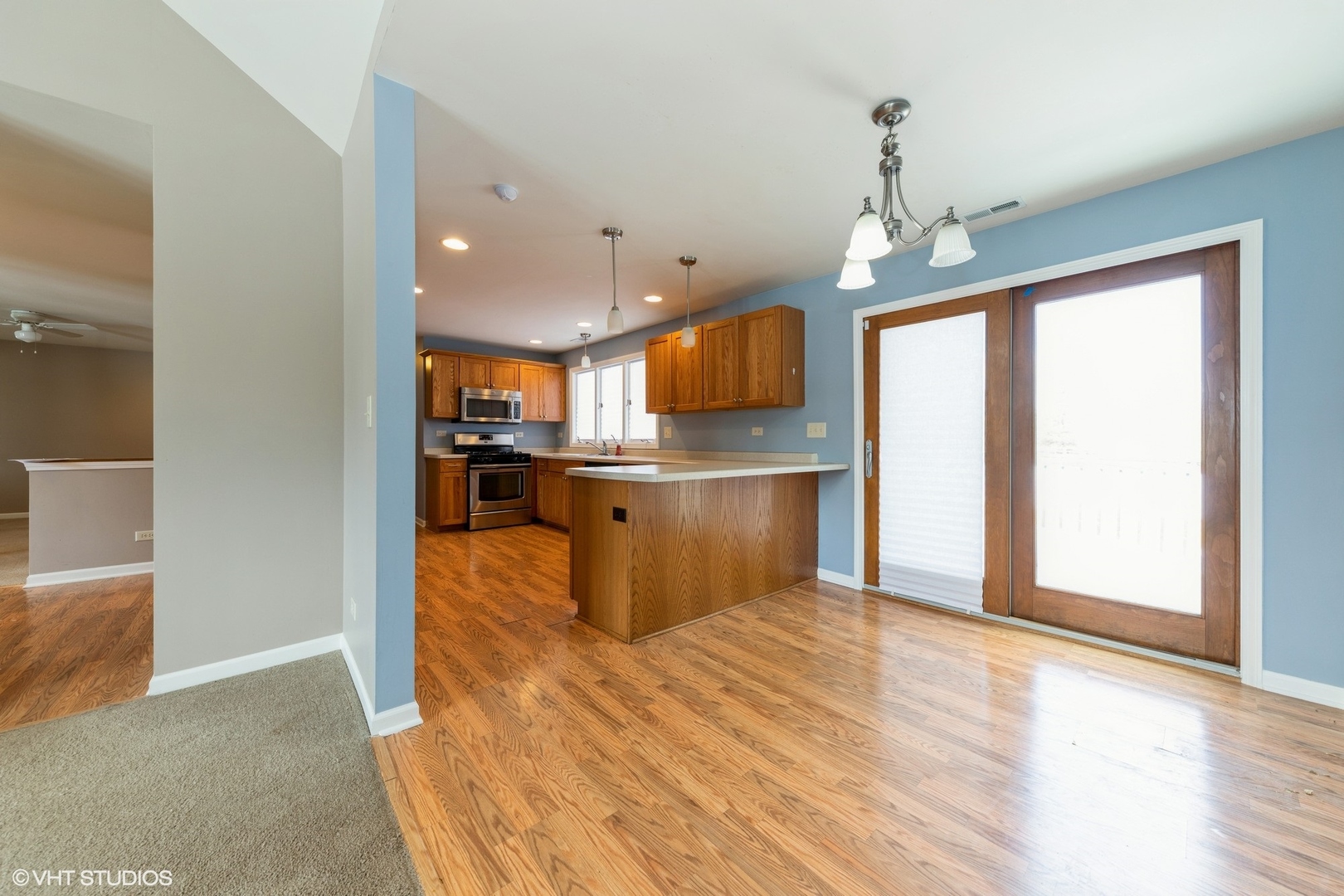 5666 West Victor Lane Libertyville, IL 60048 - Photo 7 of 13