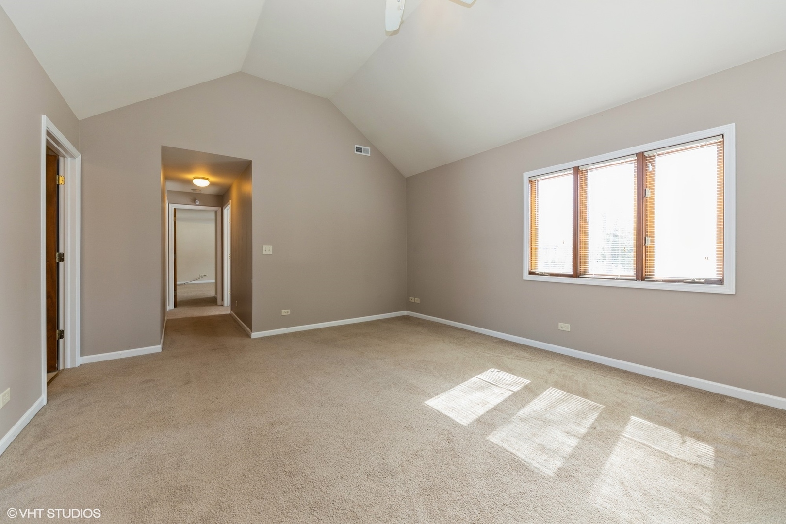 5666 West Victor Lane Libertyville, IL 60048 - Photo 8 of 13