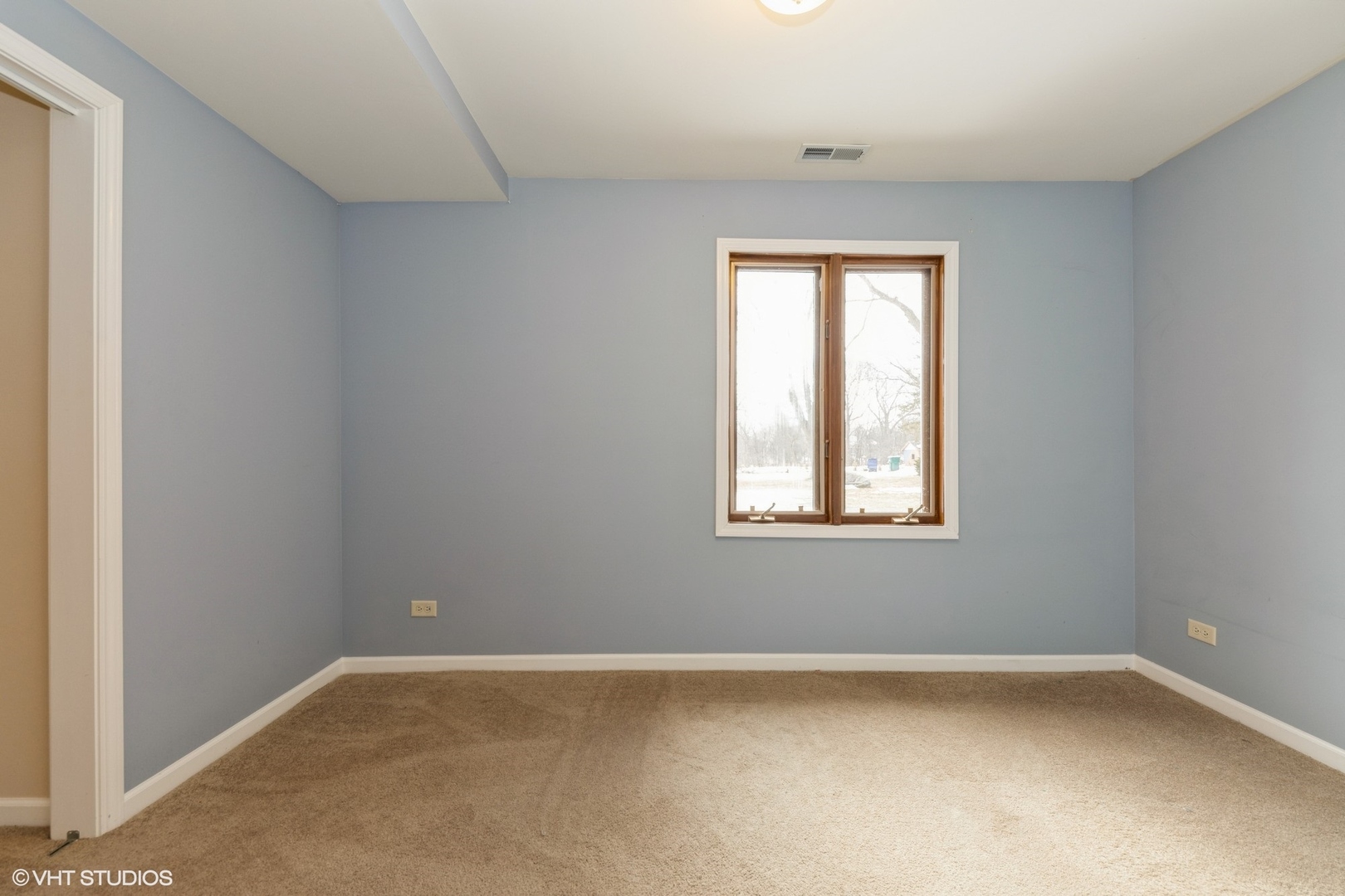5666 West Victor Lane Libertyville, IL 60048 - Photo 9 of 13