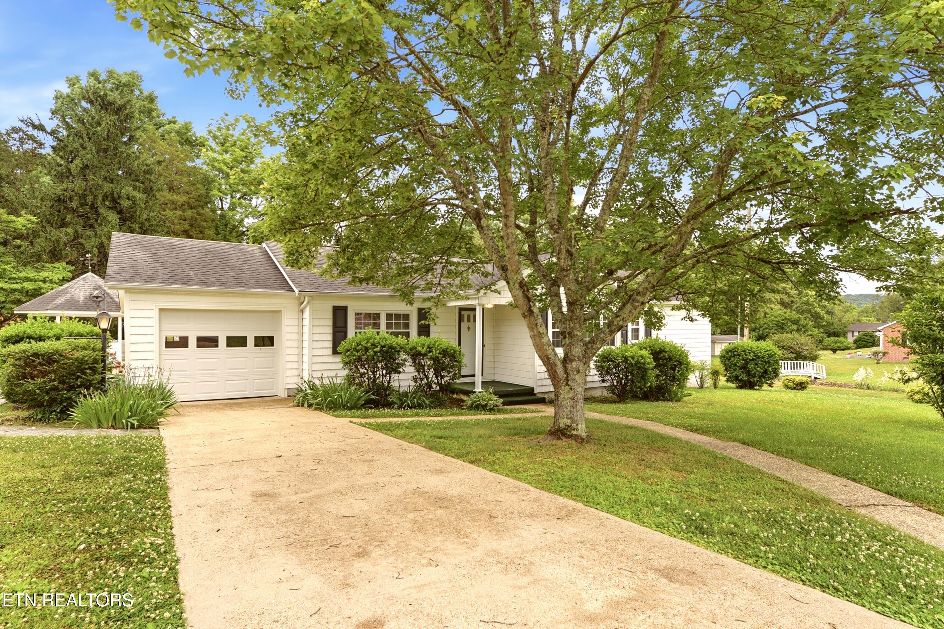 505 Ridgeview Drive Clinton, TN 37716 - Photo 2 of 35 19016