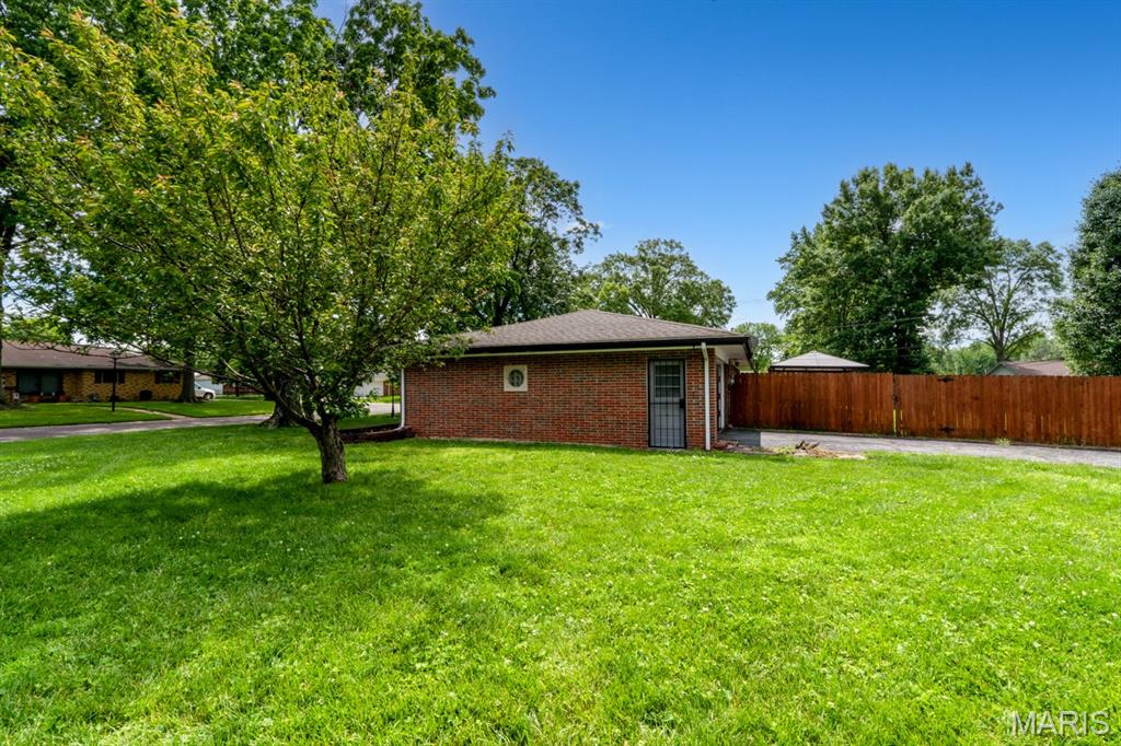 232 Springdale Drive Belleville, IL 62223 - Photo 8 of 33