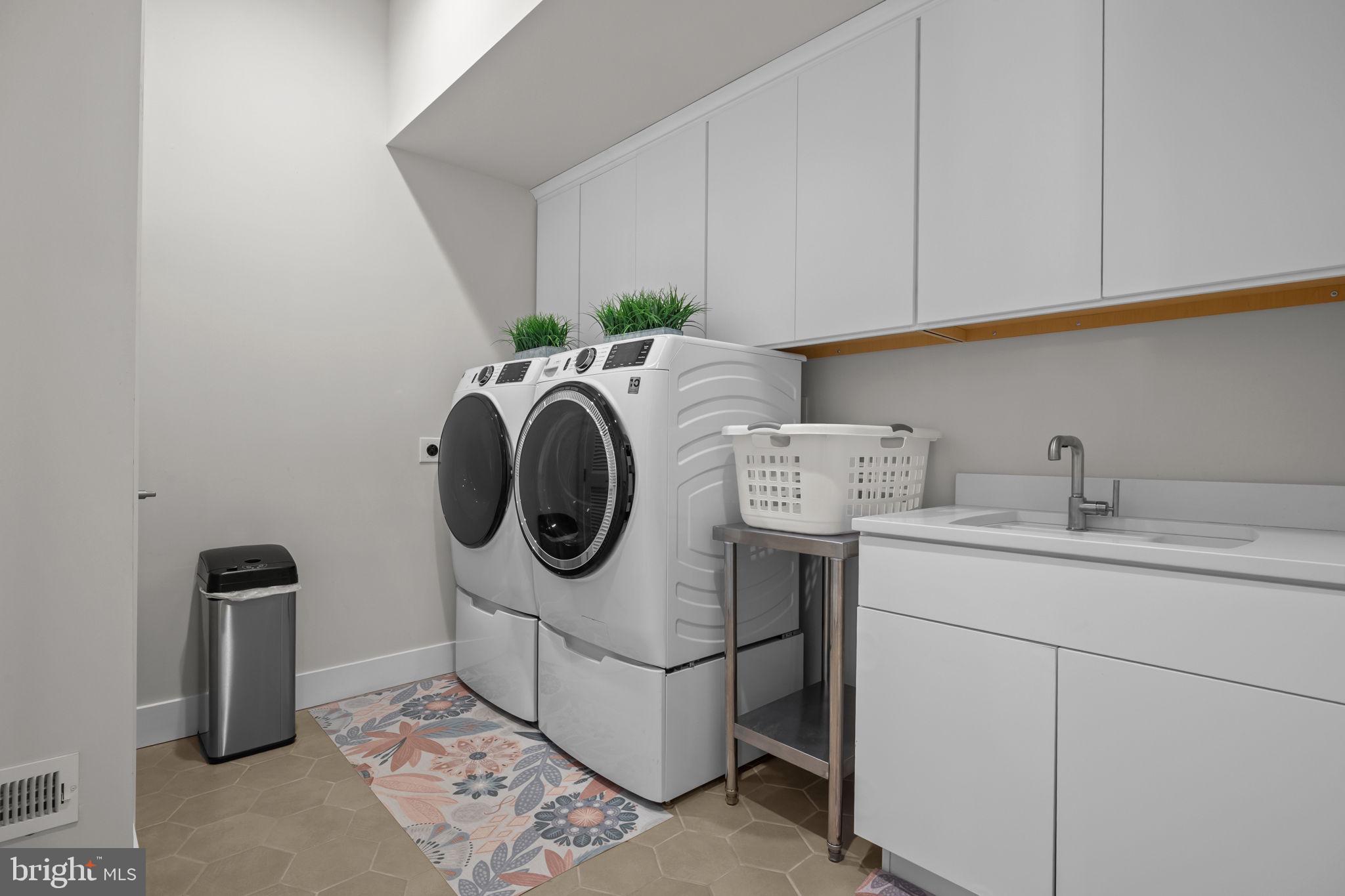 164 Tyler Way Yardley, PA 19067 - Photo 16 of 34 a utility room with dryer and washer