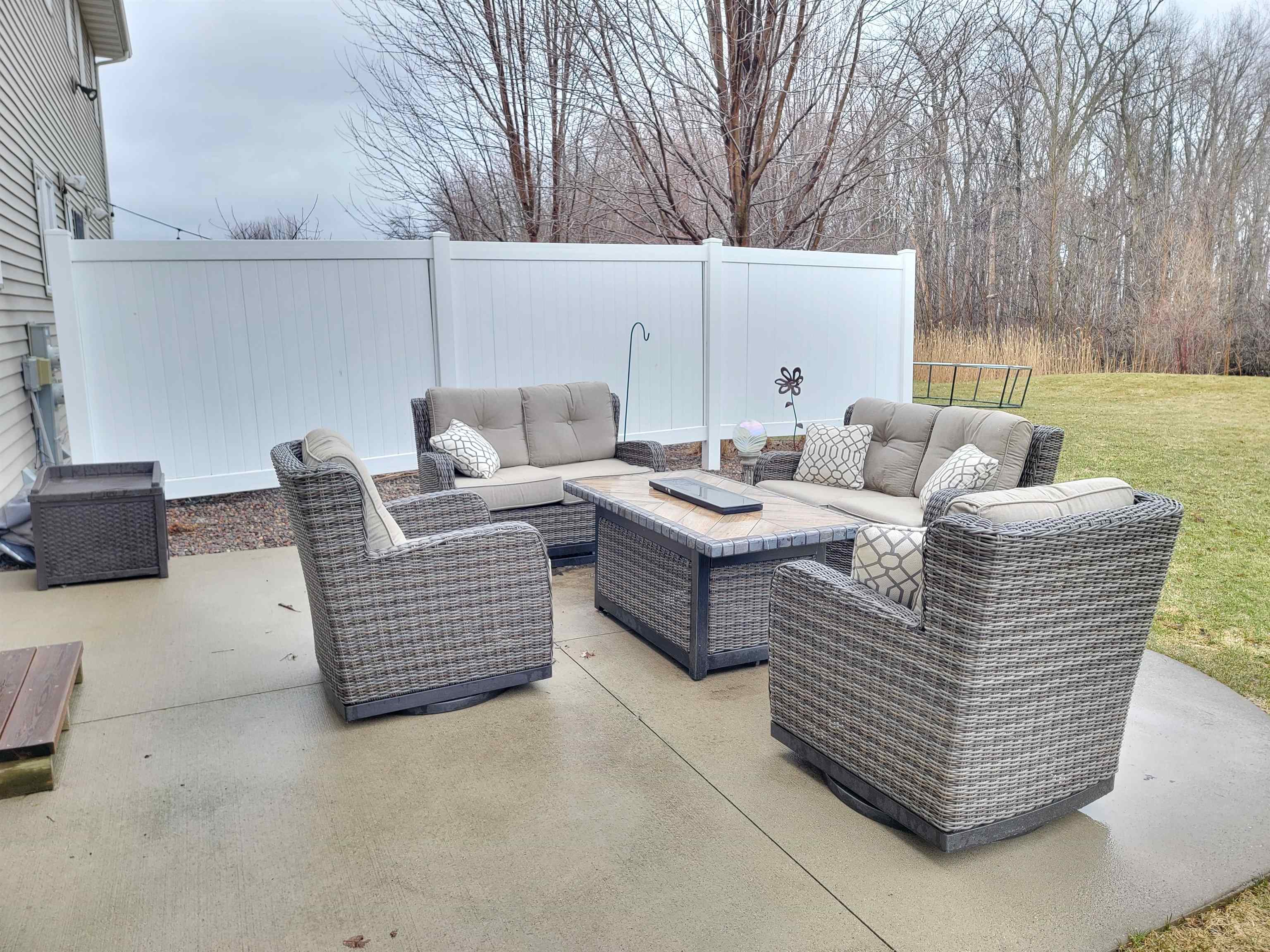 N9039 Spring Valley Road Menasha, WI 54952 - Photo 2 of 35