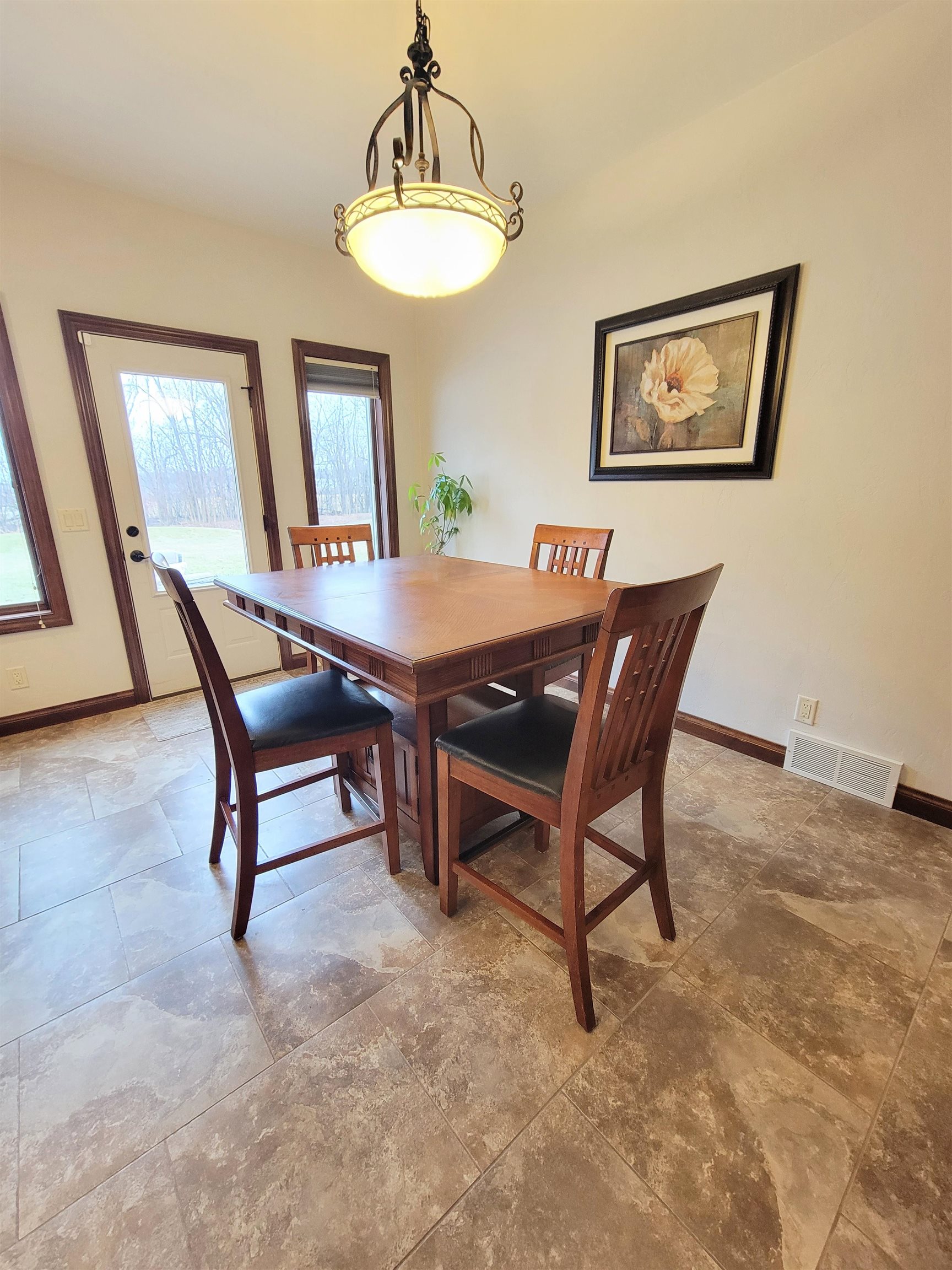 N9039 Spring Valley Road Menasha, WI 54952 - Photo 10 of 35