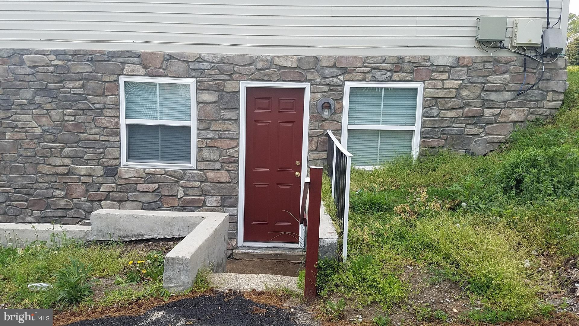 17746 Possum Point Road Dumfries, VA 22026 - Photo 7 of 25 Side entrance of unit B