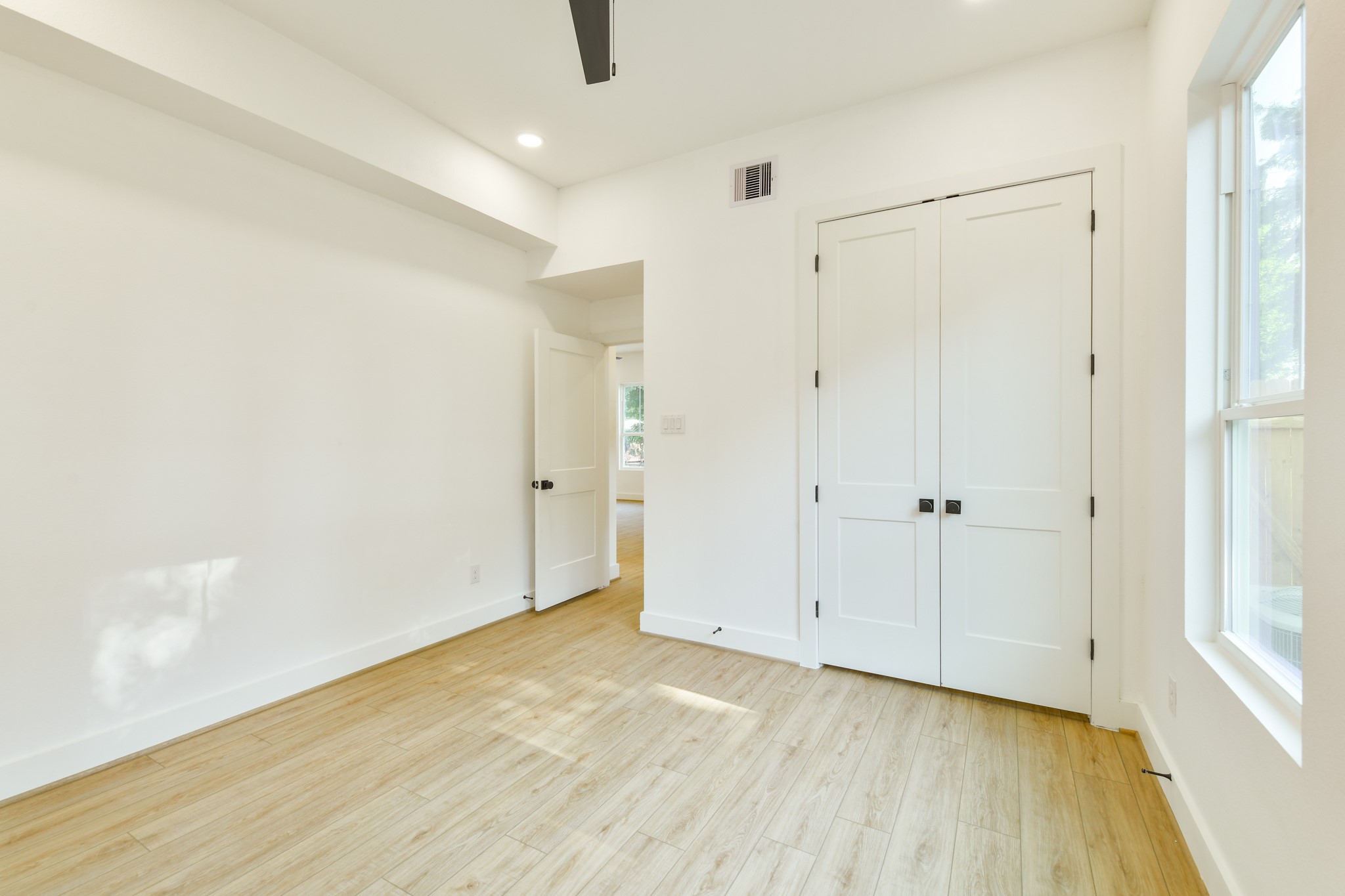 164 Wallace Street, Unit A Houston, TX 77022 - Photo 13 of 18 Bedroom #1