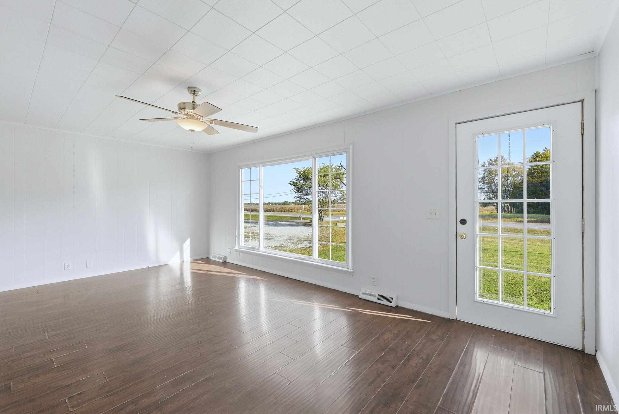 4493 North Wabash Road Marion, IN 46952 - Photo 4 of 35