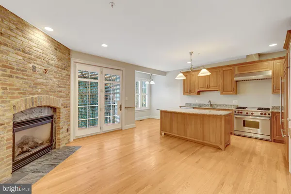 $6,300 | 229 Locust Street Southeast, Unit 3, Vienna, VA 22180