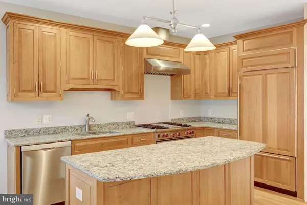 $6,300 | 229 Locust Street Southeast, Unit 3, Vienna, VA 22180