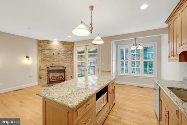 $6,300 | 229 Locust Street Southeast, Unit 3, Vienna, VA 22180