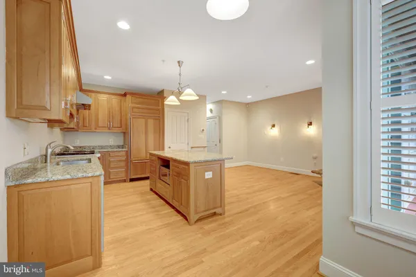 $6,300 | 229 Locust Street Southeast, Unit 3, Vienna, VA 22180