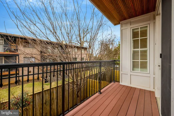 $6,300 | 229 Locust Street Southeast, Unit 3, Vienna, VA 22180