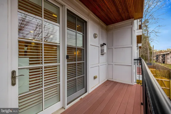 $6,300 | 229 Locust Street Southeast, Unit 3, Vienna, VA 22180