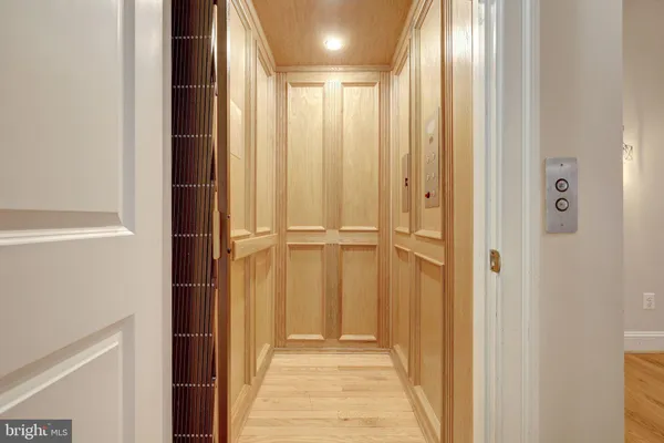 $6,300 | 229 Locust Street Southeast, Unit 3, Vienna, VA 22180