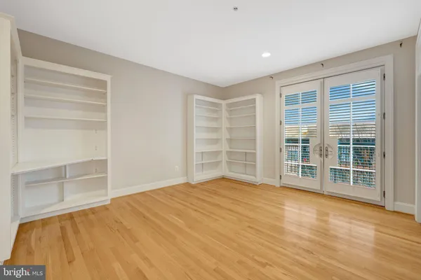 $6,300 | 229 Locust Street Southeast, Unit 3, Vienna, VA 22180