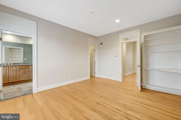 $6,300 | 229 Locust Street Southeast, Unit 3, Vienna, VA 22180