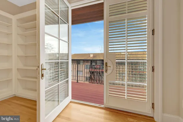 $6,300 | 229 Locust Street Southeast, Unit 3, Vienna, VA 22180